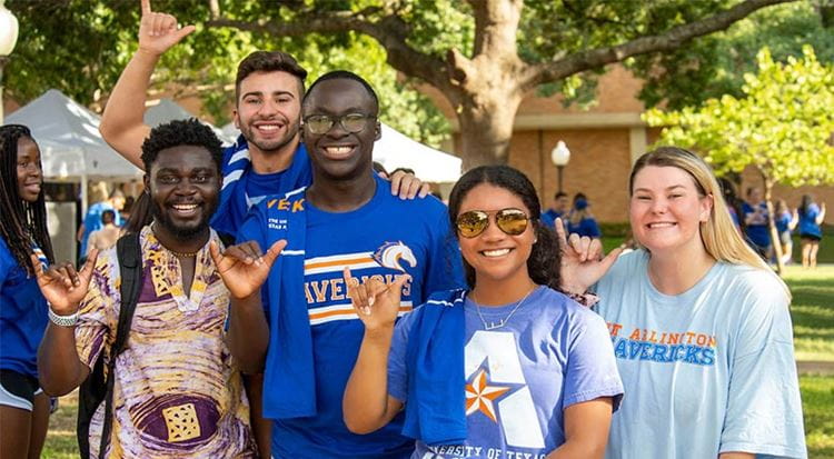Students Mav Up during the 2019 Welcome Bash.
