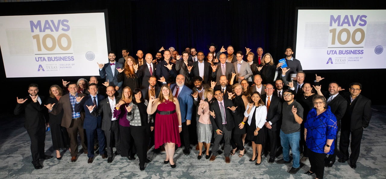mavs 100 group shot