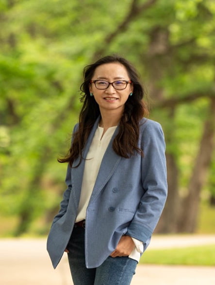 Xiangli-Gu posed portrait outside