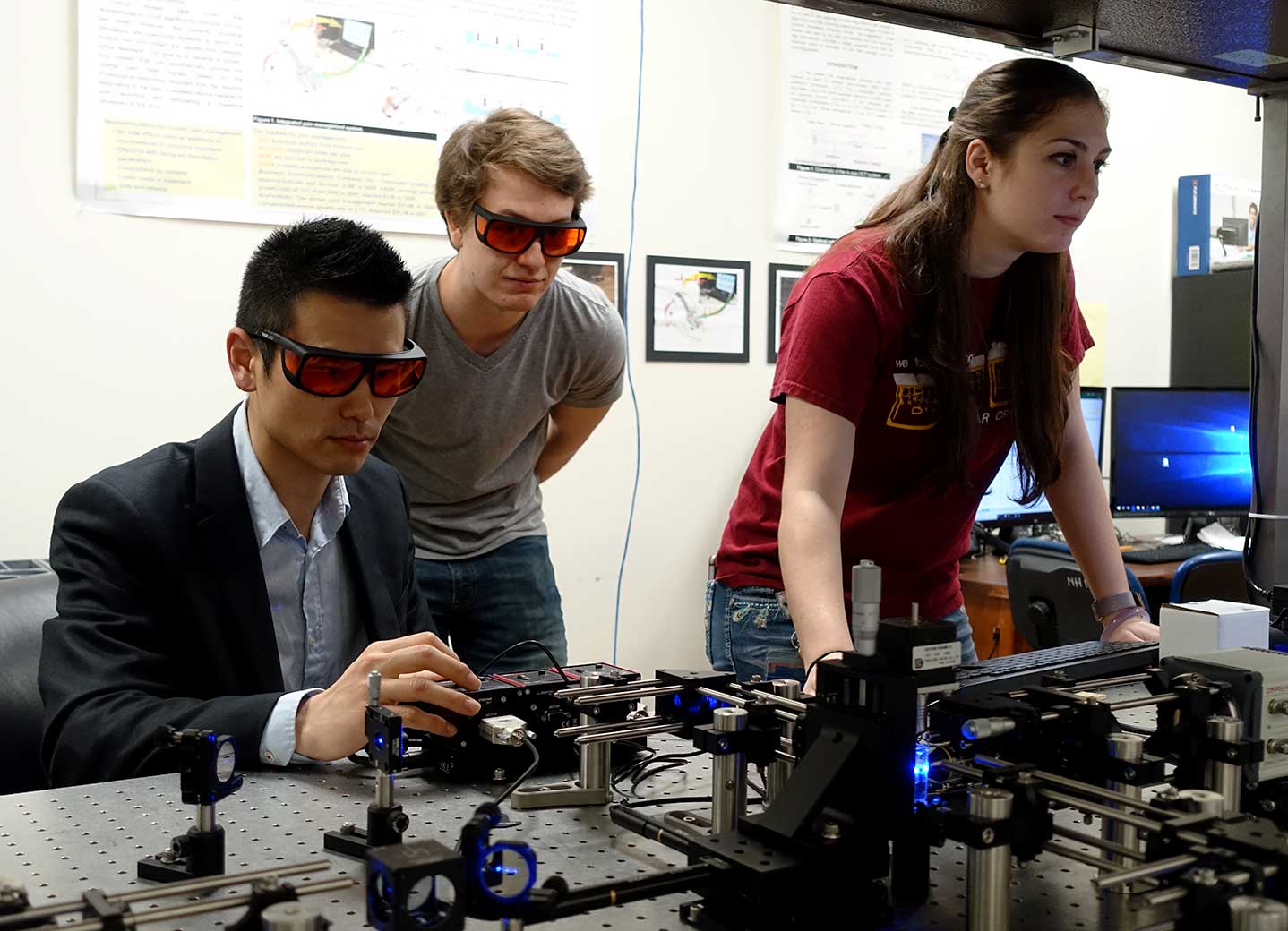 Bioengineering professor Juhyun Lee and his students