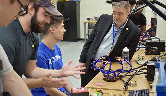 UTA electrical engineering students talk to Engineering Dean Peter Crouch