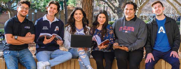 UTA Students On Campus