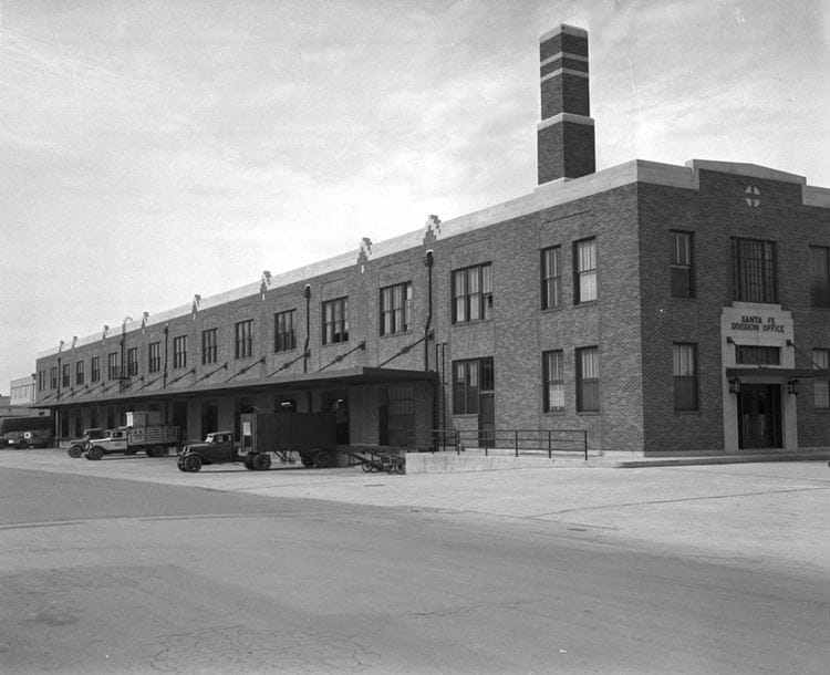 black and white photo of uta fort worth building
