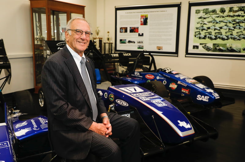 Donor establishes endowed chair at UTA to promote research and