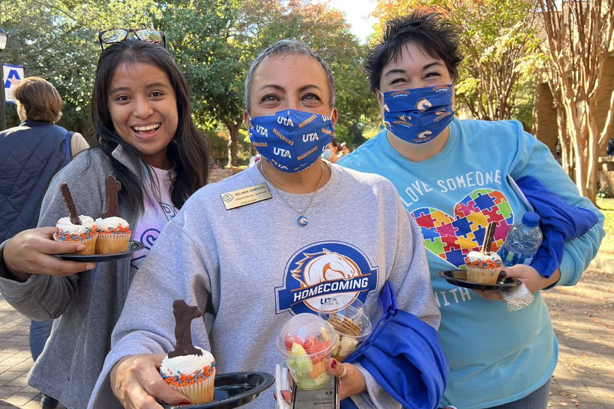 Attendees celebrate the Texas Tier One achievement at a UTA event." _languageinserted="true