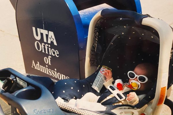 Delaney Rainford visiting UTA as a baby." _languageinserted="true