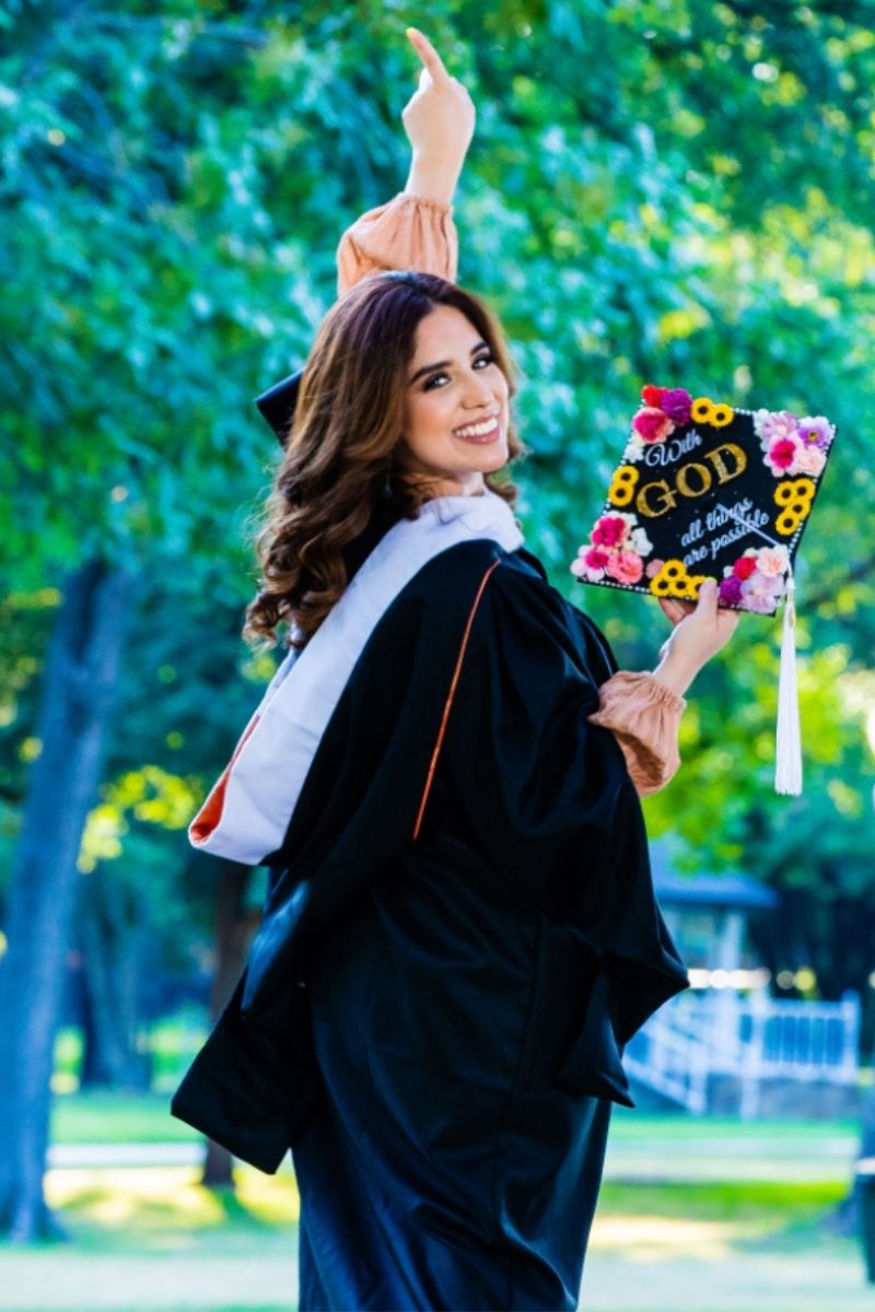 Thelma Alanis poses for graduation photo" _languageinserted="true