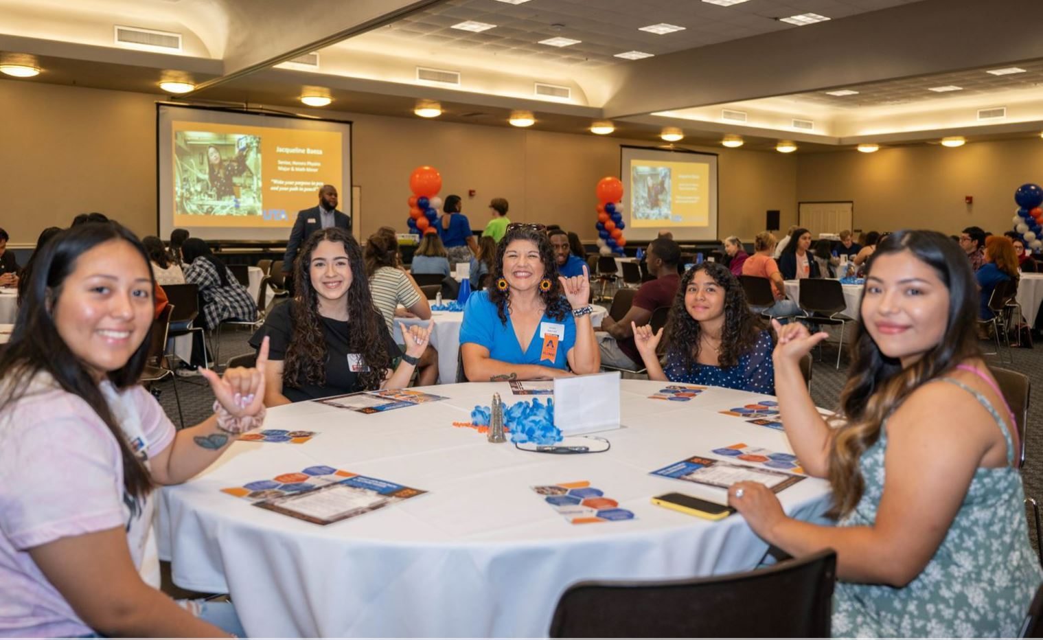 First-generation student/alumni brunch." _languageinserted="true" src="https://cdn.web.uta.edu/-/media/project/website/news/releases/2022/09/first-gen-2.ashx?la=en" _languageinserted="true" src="https://cdn.web.uta.edu/-/media/project/website/news/releases/2022/09/first-gen-2.ashx?la=en" _languageinserted="true