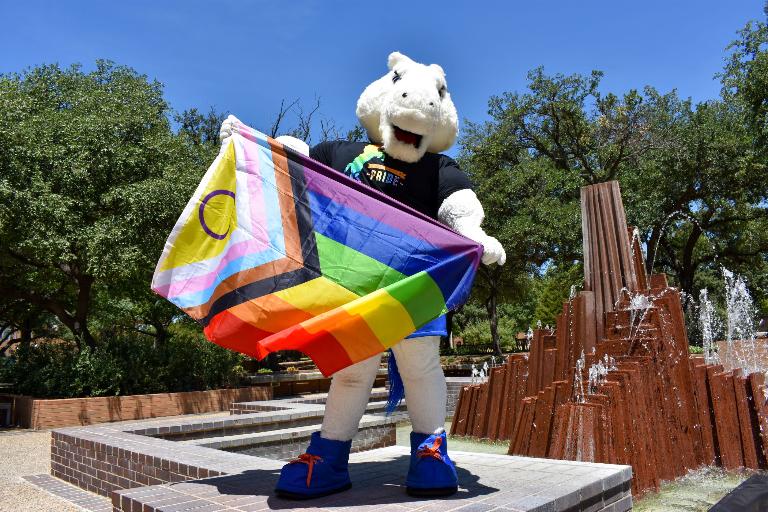 " src="https://cdn.web.uta.edu/-/media/project/website/news/releases/2022/10/blaze---campus-pride.ashx?la=en&h=1672&w=2508" style="height:1672px; width:2508px;" _languageinserted="true