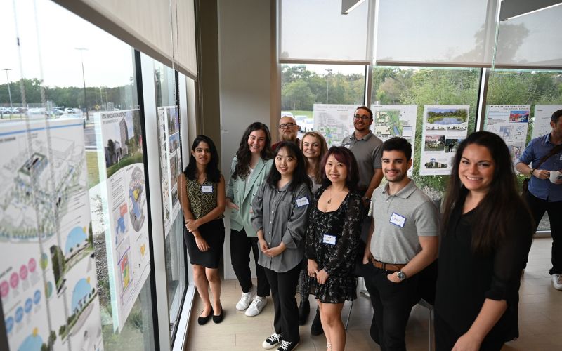 Students at a recent EPA-UTA sustainability exercise." _languageinserted="true