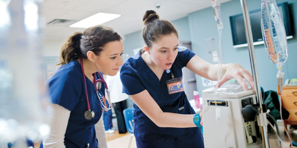 UTA nursing students practice in nursing classroom" _languageinserted="true