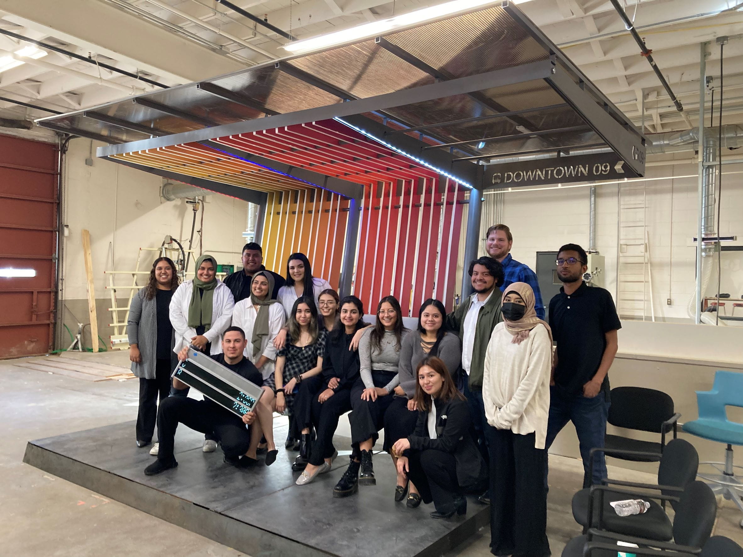 UTA students who worked on a new DART bus shelter." _languageinserted="true