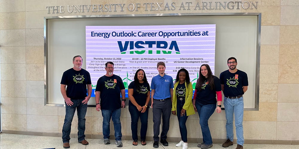 Group from Irving-based retail electricity company Vistra poses for group photo at UTA" _languageinserted="true