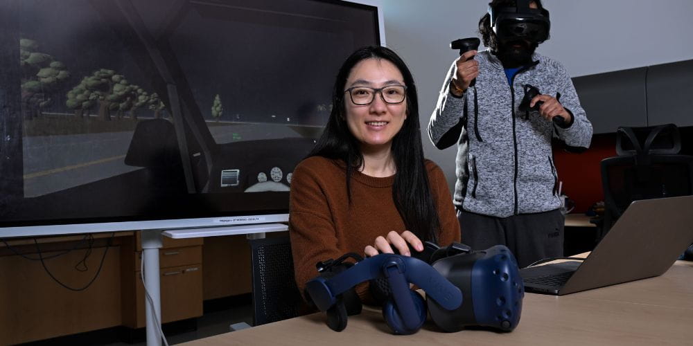 Ming Li showcases VR equipment 