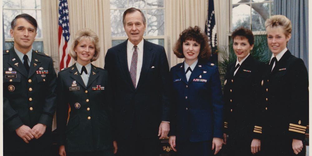 Photo of Kim Siniscalchi with President George H.W. Bush and fellow White House Medical Unit members" _languageinserted="true