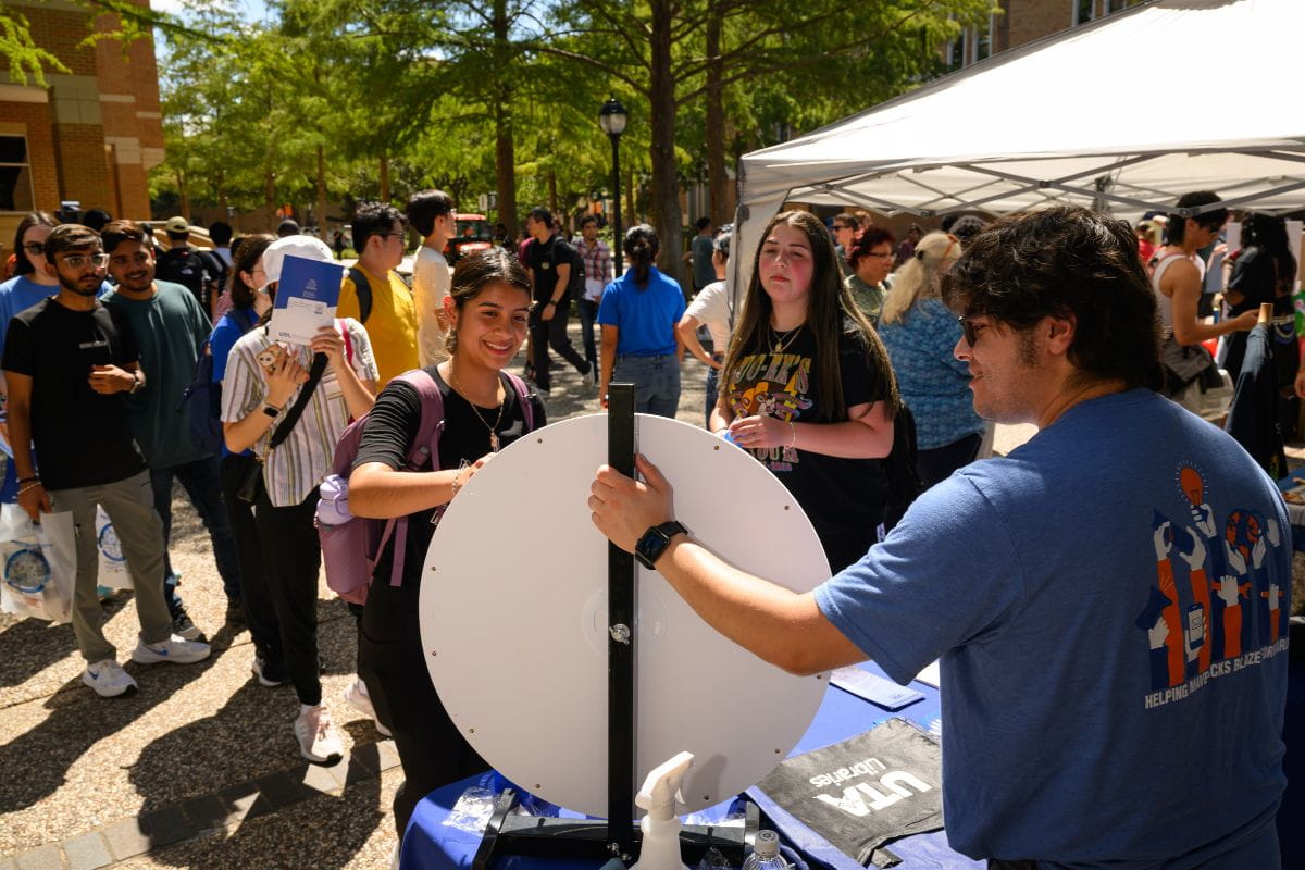 Student spins the wheel at Maverick Activity Fair" _languageinserted="true