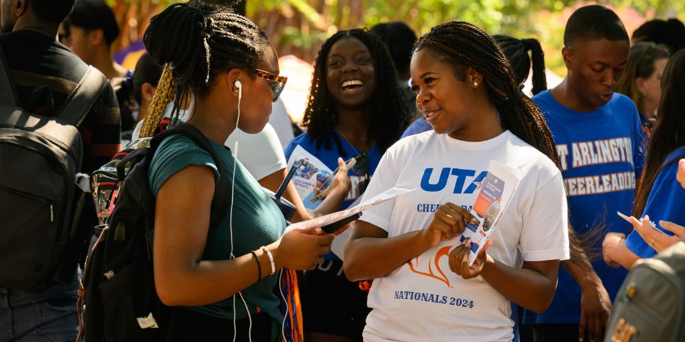 UTA Cheerleaders talks to student at Maverick Activity Fair