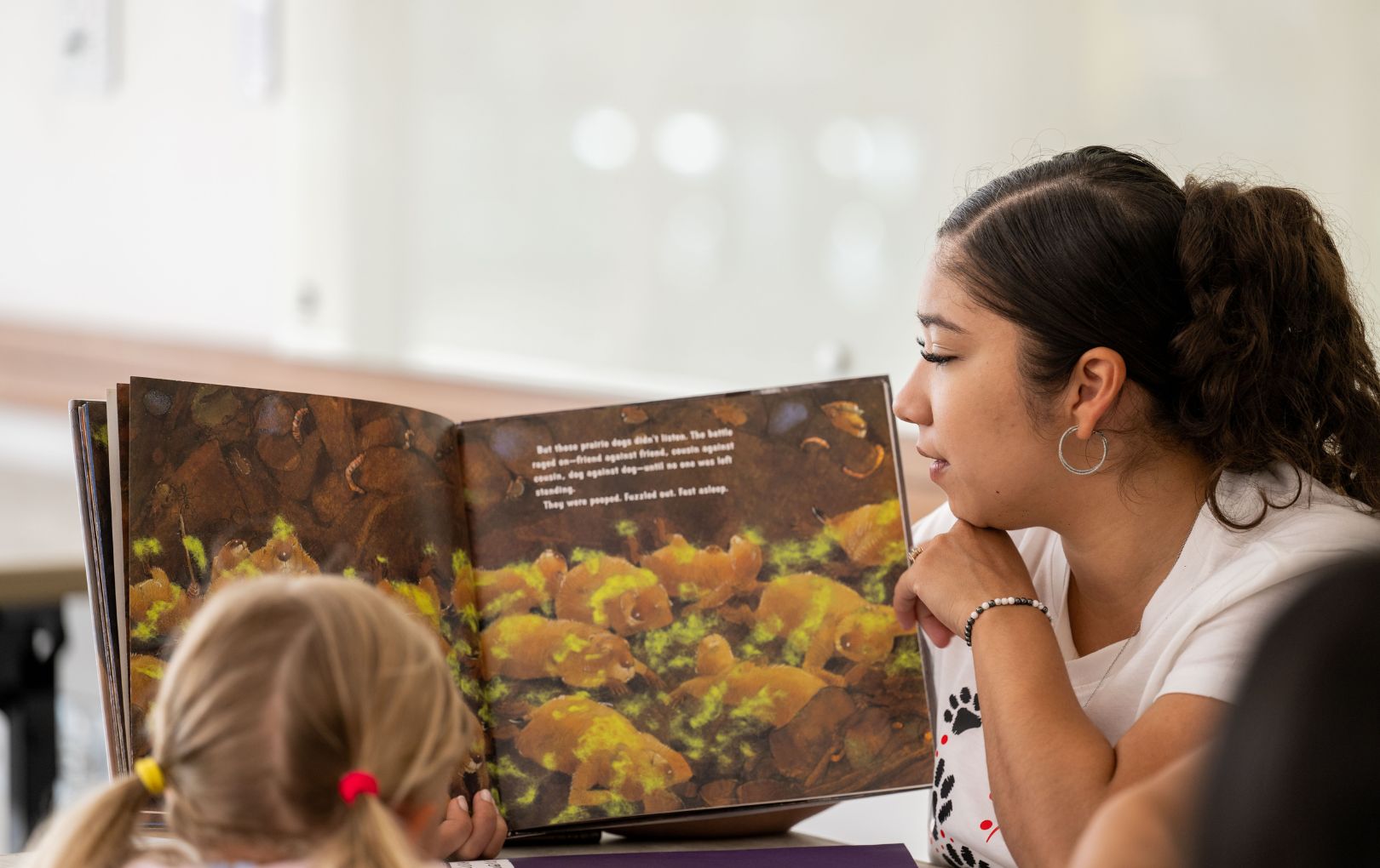 College of Education student reading to children" _languageinserted="true