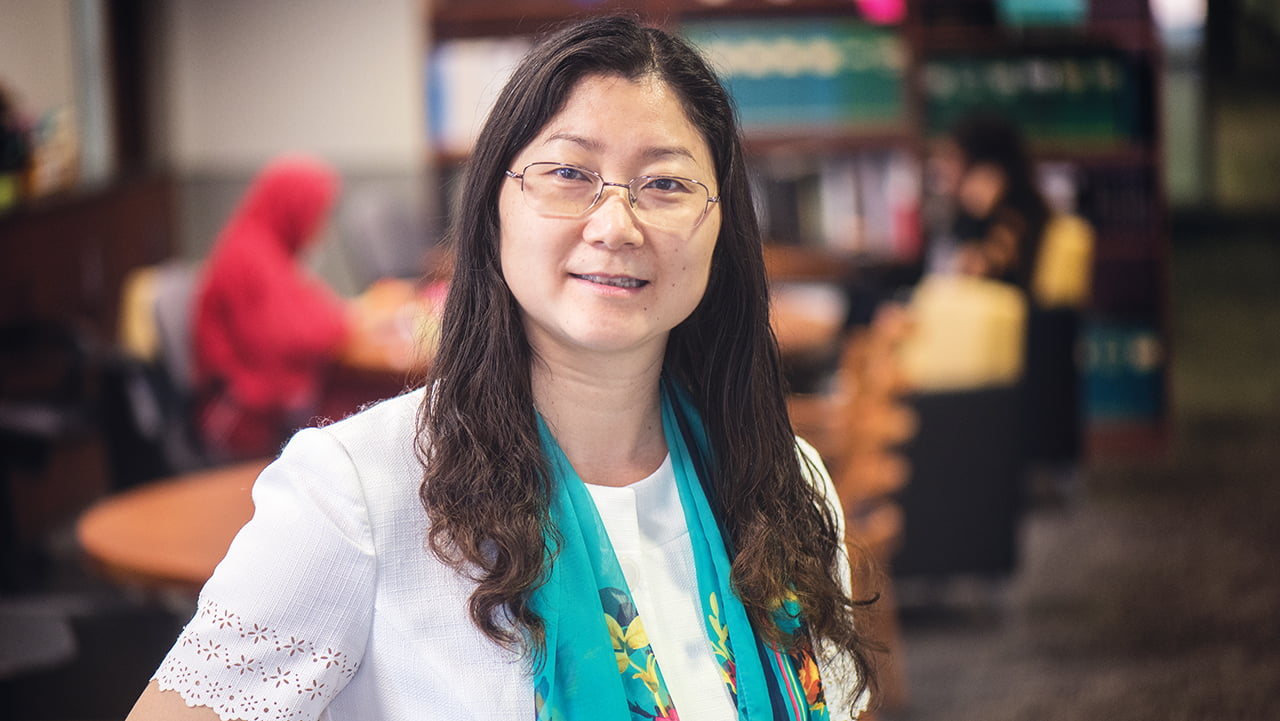  Yue Deng, professor of physics at The University of Texas at Arlington 