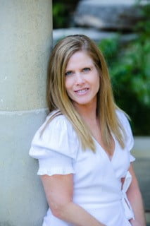 Julie Moye Headshot