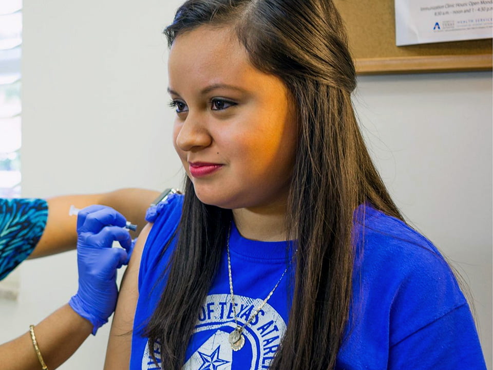A Patent getting a shot on arm