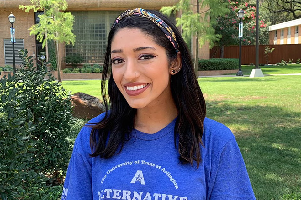 Komal Alam Headshot